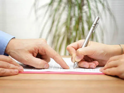 Assinatura de contrato de transferência de empresa entre sócios